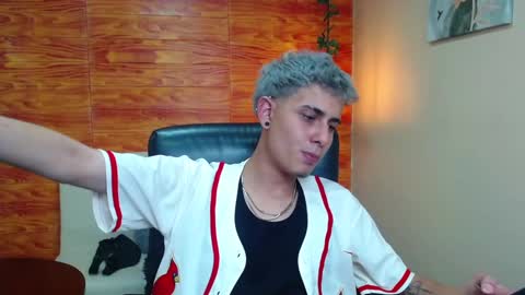 Snapshot of bastiaan_28 chatting on 12/17/24, 05:18 Bastian online show from 12/17/24, 05:18