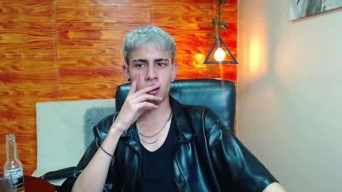 Snapshot of bastiaan_28 chatting on 12/24/24, 05:38 Bastian online show from 12/24/24, 05:38