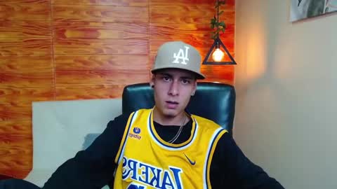 Snapshot of bastiaan_28 chatting on 12/28/24, 10:25 Bastian online show from 12/28/24, 10:25