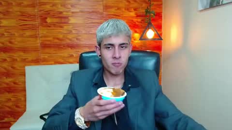 Snapshot of bastiaan_28 chatting on 01/05/25, 05:20 Bastian online show from 01/05/25, 05:20