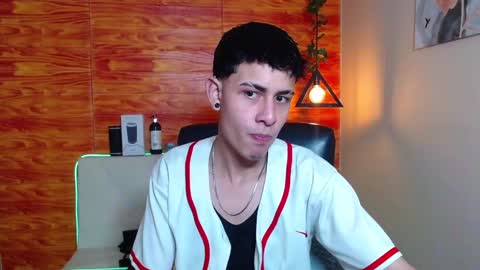 Snapshot of bastiaan_28 chatting on 01/23/25, 03:26 Bastian online show from 01/23/25, 03:26