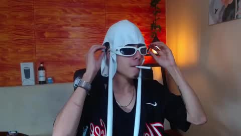 Snapshot of bastiaan_28 chatting on 02/12/25, 03:18 Bastian online show from 02/12/25, 03:18