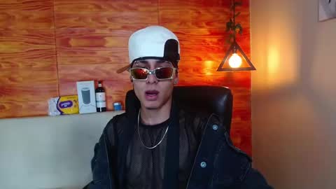 Snapshot of bastiaan_28 chatting on 02/14/25, 02:28 Bastian online show from 02/14/25, 02:28