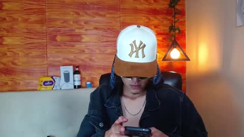 Snapshot of bastiaan_28 chatting on 02/14/25, 05:30 Bastian online show from 02/14/25, 05:30