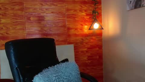 Snapshot of bastiaan_28 chatting on 02/18/25, 06:59 Bastian online show from 02/18/25, 06:59