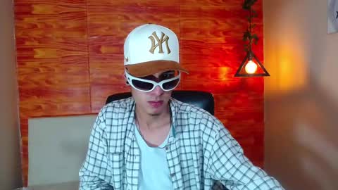 Snapshot of bastiaan_28 chatting on 02/21/25, 03:12 Bastian online show from 02/21/25, 03:12