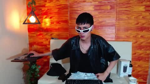 Snapshot of bastiaan_28 chatting on 03/11/25, 02:43 Bastian online show from 03/11/25, 02:43