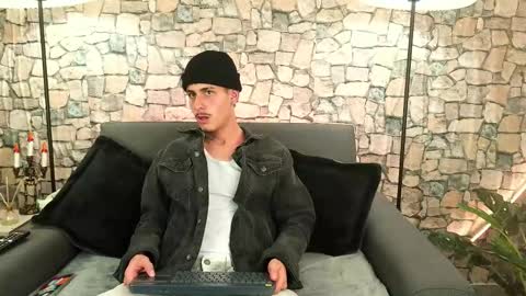 Snapshot of bastiaan_28 chatting on 10/24/25, 05:26 Bastian online show from 10/24/25, 05:26