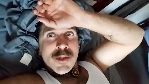 Snapshot of batemeinbate chatting on 11/24/25, 03:28 batemeinbate online show from 11/24/25, 03:28