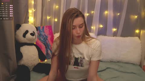 Snapshot of batewithkate chatting on 12/16/24, 09:41 Katrin online show from 12/16/24, 09:41