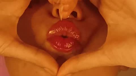 Snapshot of batmansfavoritewife chatting on 04/16/26, 06:14 Your always sexy Harley online show from 04/16/26, 06:14