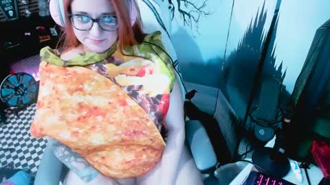 Snapshot of batstarial chatting on 10/08/25, 05:16 Audrey online show from 10/08/25, 05:16