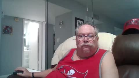 Snapshot of bbb1952 chatting on 02/17/26, 04:57 Single Grandpa in Florida. Love to C2C and have Fun Privately online show from 02/17/26, 04:57