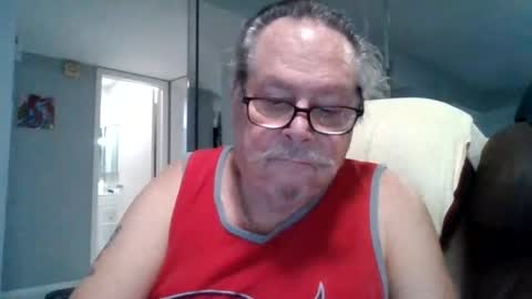 Snapshot of bbb1952 chatting on 06/25/26, 01:37 Single Grandpa in Florida. Love to C2C and have Fun Privately online show from 06/25/26, 01:37