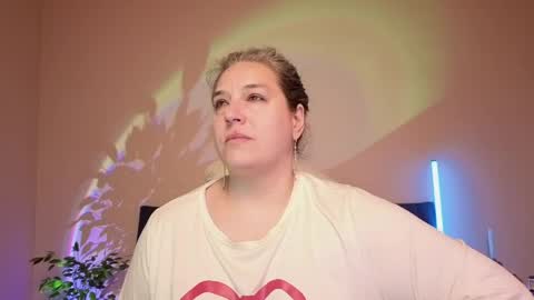 Love online show from 04/03/26, 07:23