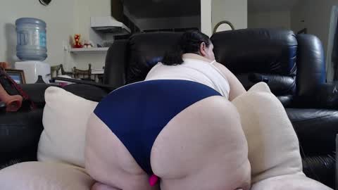 Snapshot of bbwmilfforcamfun chatting on 09/22/25, 01:24 Julie online show from 09/22/25, 01:24