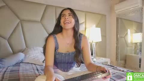 Snapshot of be_curiouss_ chatting on 07/14/26, 12:00 Helena Evan online show from 07/14/26, 12:00