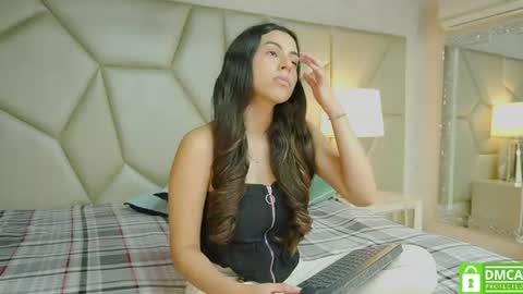 Snapshot of be_curiouss_ chatting on 07/24/26, 12:14 Helena Evan online show from 07/24/26, 12:14