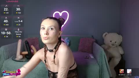 Snapshot of bea_doll chatting on 04/14/26, 01:44 Bea online show from 04/14/26, 01:44
