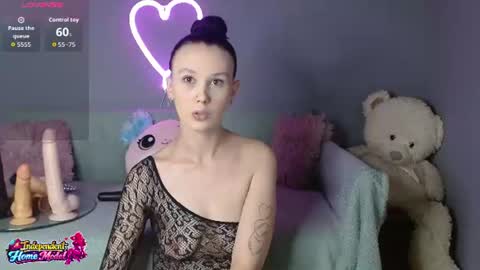 Snapshot of bea_doll chatting on 06/29/26, 02:18 Bea online show from 06/29/26, 02:18