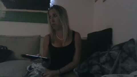 Snapshot of beach_bunny69 chatting on 01/06/25, 10:02 Emma online show from 01/06/25, 10:02