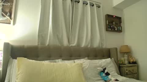 Emma online show from 12/16/25, 05:45