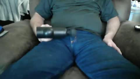 Snapshot of beachguy38 chatting on 02/17/25, 06:15 beachguy38 online show from 02/17/25, 06:15