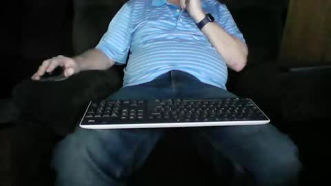 Snapshot of beachguy38 chatting on 02/17/26, 11:44 beachguy38 online show from 02/17/26, 11:44