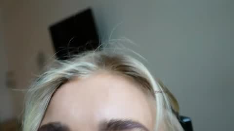 Chloe online show from 04/10/26, 07:02