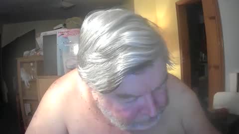 Snapshot of bear8620 chatting on 04/27/26, 02:42 bear online show from 04/27/26, 02:42