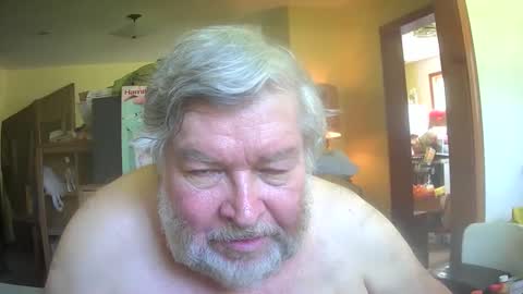 Snapshot of bear8620 chatting on 05/19/26, 04:35 bear online show from 05/19/26, 04:35