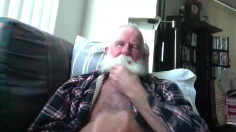 Snapshot of beardbushy chatting on 05/04/26, 02:24 beardbushy online show from 05/04/26, 02:24