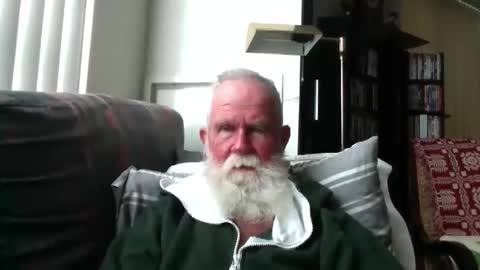 Snapshot of beardbushy chatting on 05/13/26, 02:36 beardbushy online show from 05/13/26, 02:36