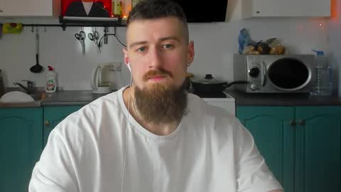 Snapshot of bearded_legend chatting on 12/08/24, 07:32 Zeus online show from 12/08/24, 07:32