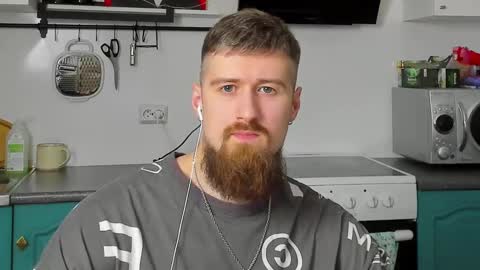 Snapshot of bearded_legend chatting on 03/08/25, 10:24 Zeus online show from 03/08/25, 10:24