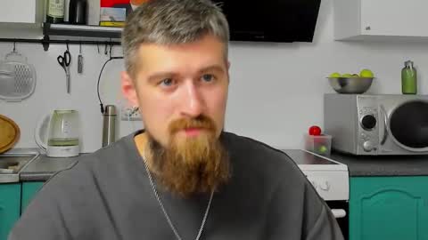 Snapshot of bearded_legend chatting on 09/19/25, 03:41 Zeus online show from 09/19/25, 03:41