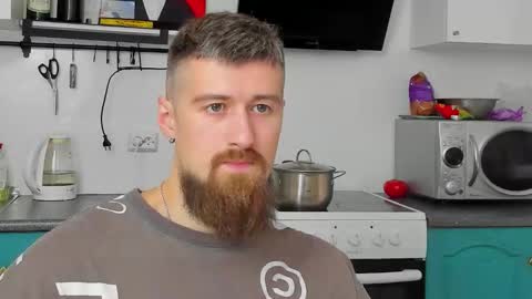 Snapshot of bearded_legend chatting on 09/25/25, 07:34 Zeus online show from 09/25/25, 07:34