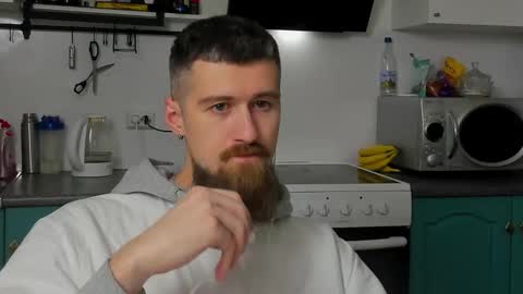 Snapshot of bearded_legend chatting on 10/13/25, 01:38 Zeus online show from 10/13/25, 01:38