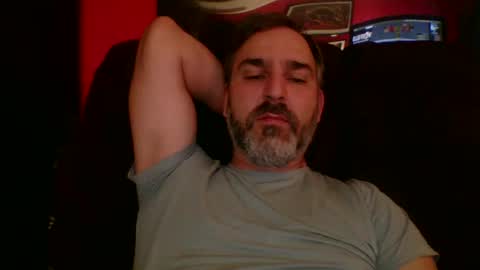 Snapshot of beardedambition chatting on 09/19/25, 01:45 beardedambition online show from 09/19/25, 01:45