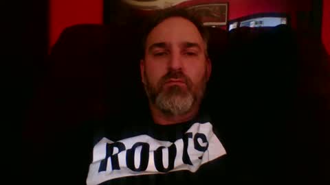 Snapshot of beardedambition chatting on 10/24/25, 02:24 beardedambition online show from 10/24/25, 02:24