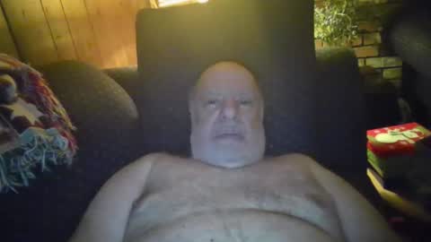 Snapshot of bearmantitsx chatting on 12/23/25, 07:39 Please suck my nipples and cam with me now to a hot orgasm together on cam online show from 12/23/25, 07:39