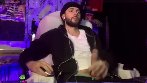 Snapshot of beastbxy chatting on 12/11/24, 07:42 beast bxy online show from 12/11/24, 07:42