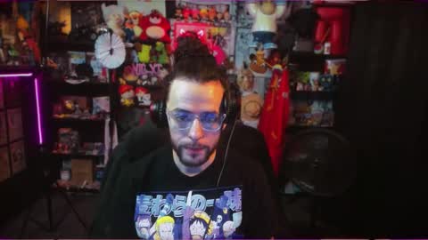 Snapshot of beastbxy chatting on 10/13/25, 12:43 beast bxy online show from 10/13/25, 12:43