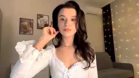 Katie online show from 11/21/25, 03:22