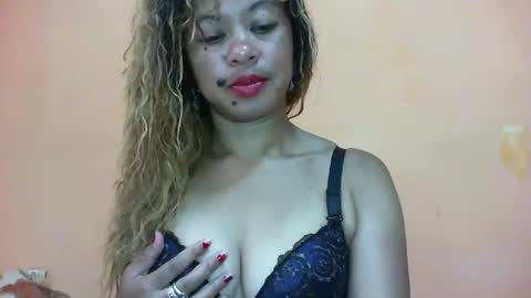 Snapshot of beaute_choco chatting on 01/28/25, 05:22 Eva online show from 01/28/25, 05:22