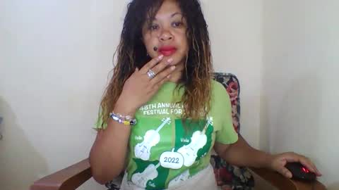 Snapshot of beaute_choco chatting on 10/12/25, 05:17 Eva online show from 10/12/25, 05:17