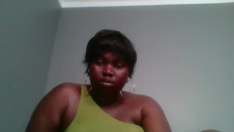 Snapshot of beautie699392 chatting on 02/19/25, 06:44 Lil stunner online show from 02/19/25, 06:44
