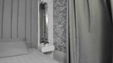 Snapshot of beautifulgirl4u_ chatting on 06/25/26, 11:20 online show from 06/25/26, 11:20