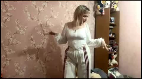 Mia online show from 04/04/26, 03:09