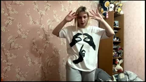 Mia online show from 04/15/26, 03:19